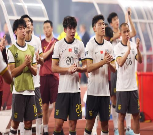 足球报:国足战巴林争胜仍是首要目标,会给年轻人更多的机会