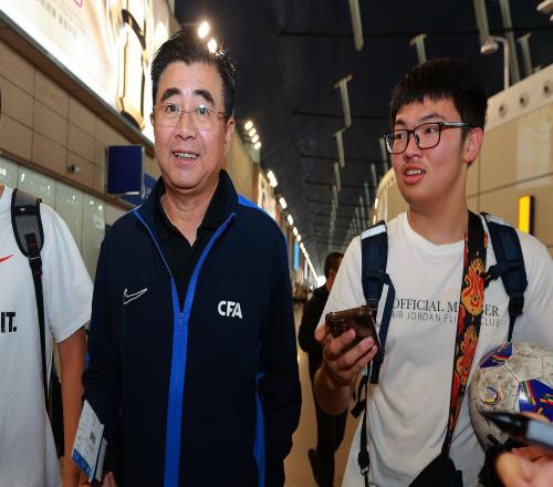 这下不用让路了!国足两次18强赛比赛日,中超都中断间歇近一个月