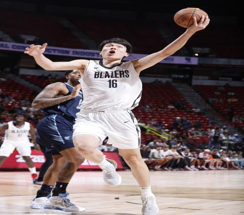 官方点赞NBA官推:开拓者新秀杨瀚森的脚步太棒了