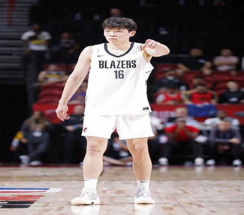 美主持人:杨瀚森抢篮板像亚当斯和小洛一样经常卡位这深得我心