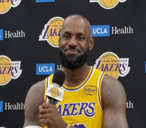 湖管松了一口气!詹姆斯谈退役时间,强调不会等二儿子冲击NBA
