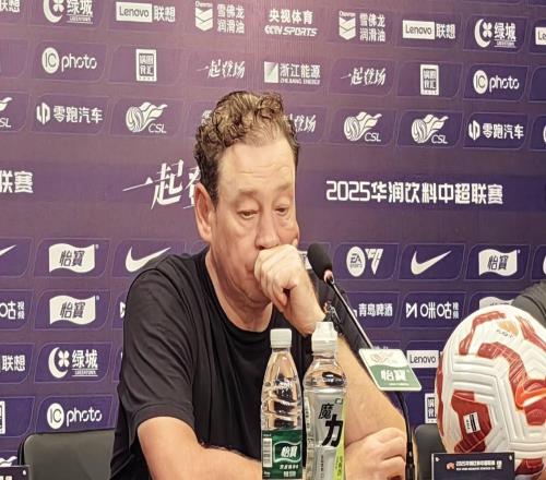 斯卢茨基:米特里策是中超最佳外援一分差距不代表什么