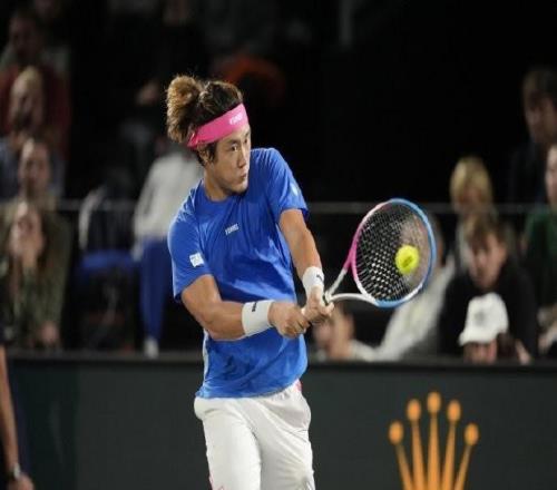 ATP250杭州公开赛:张之臻救赛点2-1逆转布云朝克特,取复出首胜