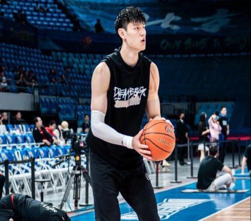 曾凡博NBA之旅启航:篮网Exhibit10合同细节揭晓,蔡老板仗义啊!