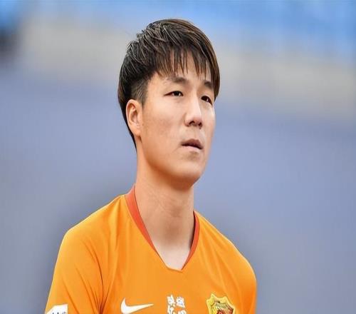 23轮仅首发11次!李铁昔日关系户惨遭穆帅冷落,沦为中超边缘人