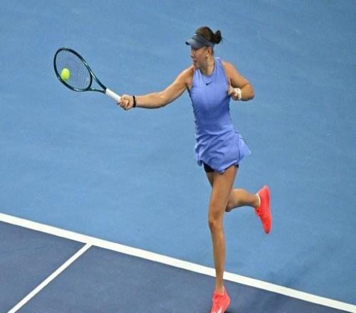 阿尼西莫娃2-1逆转穆霍娃,职业生涯首次闯入中网八强