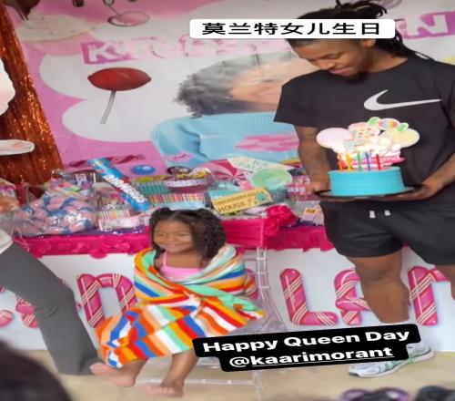 莫兰特为女儿庆祝生日手捧蛋糕满眼宠爱
