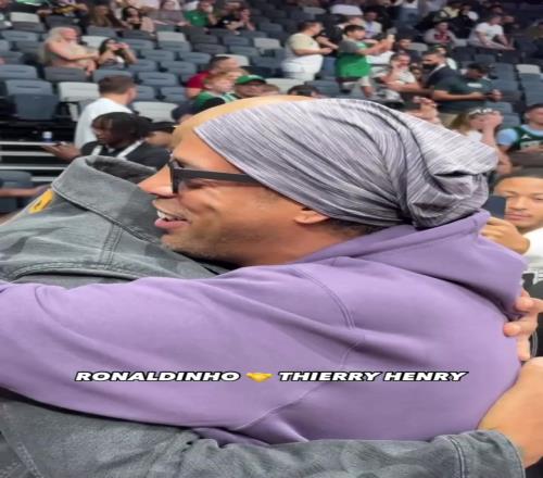 他俩相当于NBA的谁亨利和小罗现场观战NBA季前赛凯掘