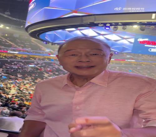 张卫平：哎呦喂快船这球馆不得了我都要晕了最有科技的球馆