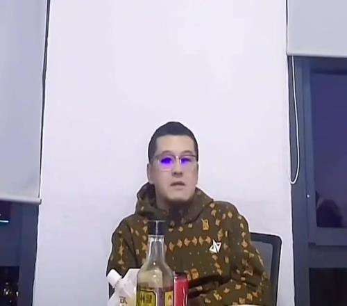 杨毅：姚明去NBA后总是会主动去结账，但是老一辈运动员不让他结