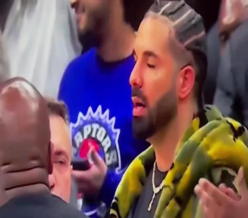 前东家恩怨猛龙主场场边的Drake对着德罗赞喷垃圾话！