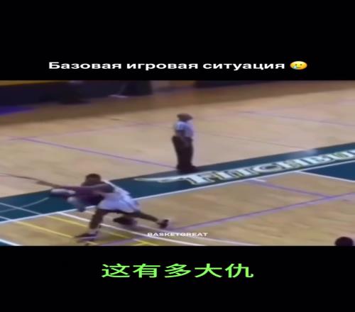 美国高中联赛防守球员下死手肘击，吧友们说说这要判几年