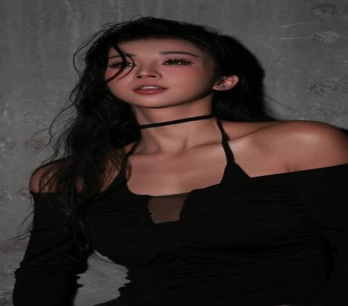 张曼源的黑色系穿搭太性感了