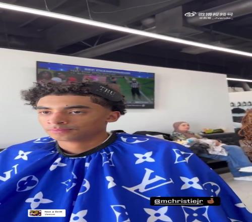 克里斯蒂真要理头发了！又可以看到那个男人了