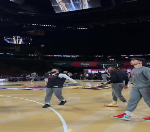 火箭在赌城进行适应场地训练备战明天的NBA杯半决赛