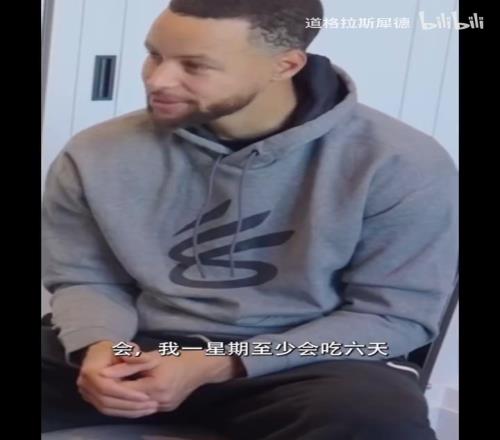 吃爆米花届的天花板库里此前谈自己与爆米花的故事