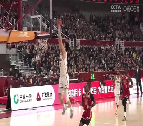 一骑绝尘！张镇麟接球神速反击献上飞身双手滑翔重扣