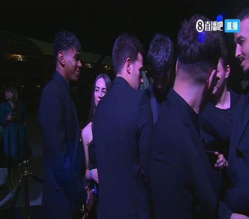 巴萨第一深情亚马尔携女友出席颁奖礼，女友7月曾给他戴绿帽