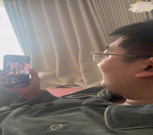 解说老郑：芬尼史密斯来了，湖人要起飞了！拉塞尔早该滚了！
