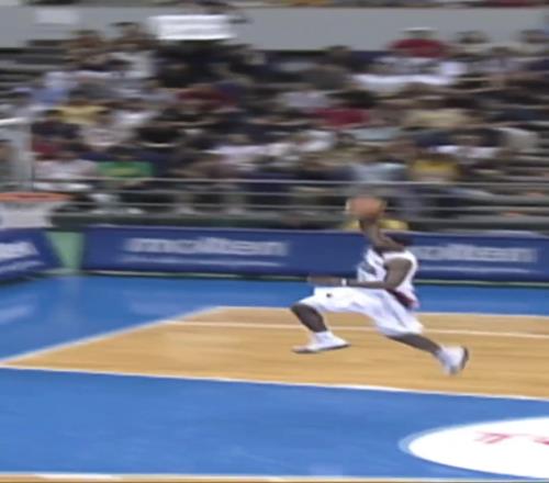 FIBA祝詹姆斯40岁生日：当年风华尽眼前转眼已是不惑年