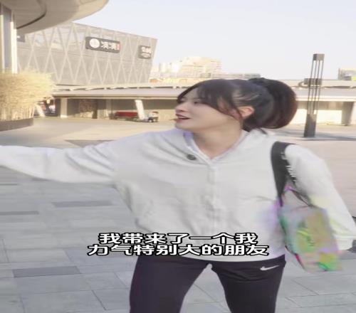 全都要你喜欢的是黑色皇马女球迷，还是这个白色皇马女球迷