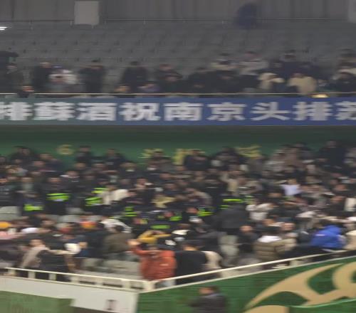 这什么情况广东vs同曦赛后同曦球迷要求广东球迷道歉