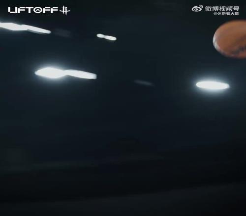 火箭队内氛围燃爆！当伊森以一记半场三分结束训练后