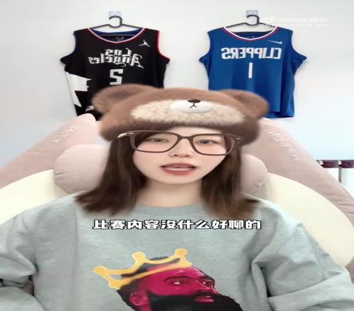 网红女登密：小卡当了多年的球队老大，现在哈登取而代之，球队上下一致认可！
