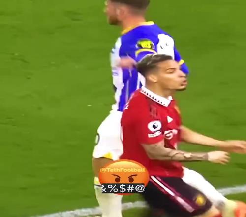球场卓别林！安东尼的幽默时刻！还是有点搞笑天赋在身上的！