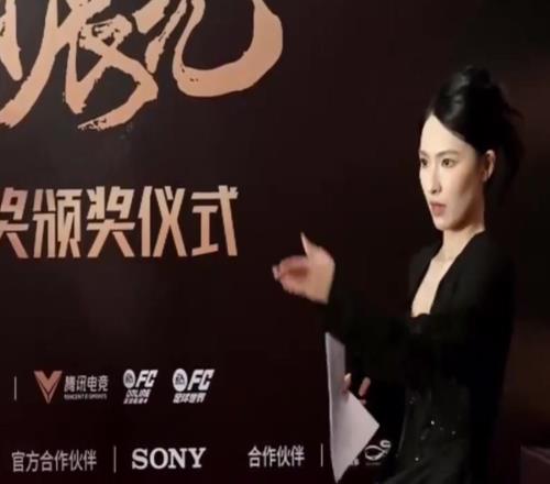 颜值如何中国金球奖的主持小姐姐看起来很有气质呀