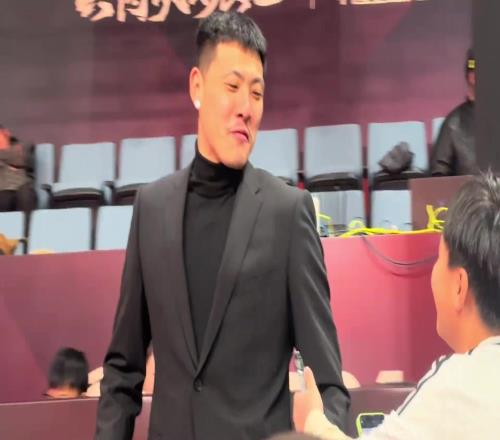 王大雷还是那么幽默大雷：签哪马德里没踢过
