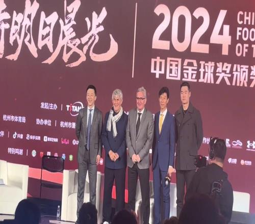 珍贵的合影！伊万能否继承米卢的衣钵带领国足再次冲出亚洲