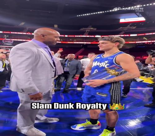 NBA最强两位扣篮王文斯卡特赛后找到麦克朗祝贺其夺冠！