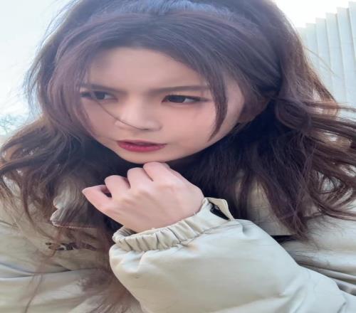 女主播炼炼：恭喜火箭取胜！附上下班路边的臭美环节