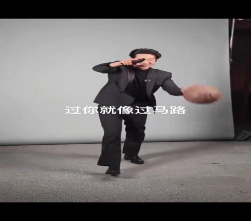 哥们儿这是在模仿谁的过人啊