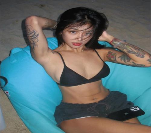 李添荣女友大秀海边比基尼招小麦肤色十分亮眼！
