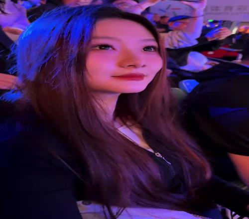 想当虎王的女婿！虎王孙军的女儿晒现场看老爸打球颜值太高了吧