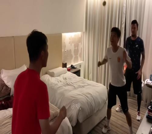 国足的三大支柱逗比3个队长可现在都不在国家队了