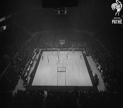 跟你们小区比如何1939年的篮球，各种投篮姿势层出不穷！