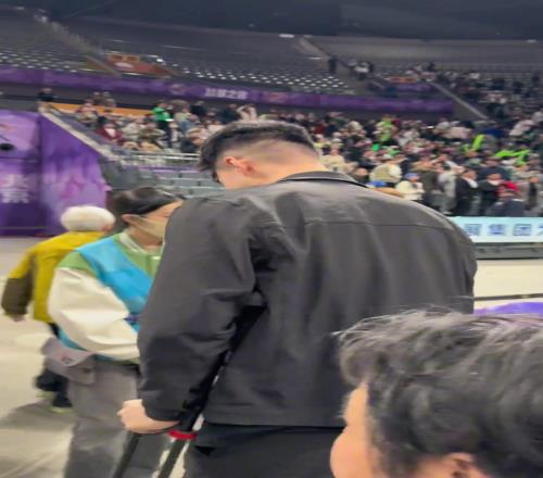 顶级后卫的视野从不错过任何一个空位球员！