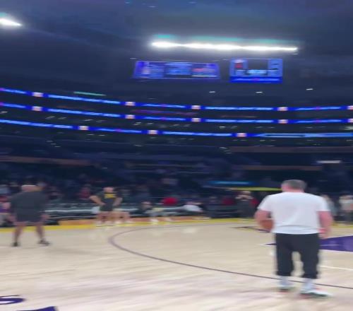 感觉NBA最逆天手感就是约基奇东契奇了各种不该进的都可能进