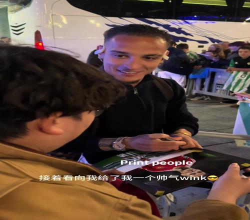 圆神安东尼不给曼联球衣签名假！