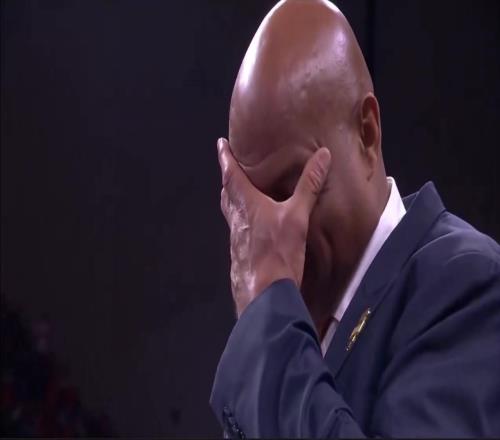 美媒打趣：这是今天A史密斯看到大家都在夸湖人时的样子