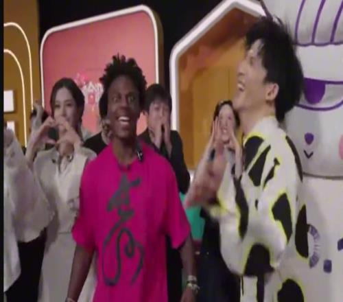 甲亢哥：大张伟老师你唱啊，怎么不唱“内个”啊