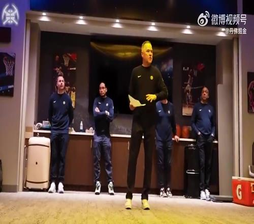 马龙赢湖人后在更衣室训话：最后50秒我们还落后湖人3分，但后面没有让他们再得分！