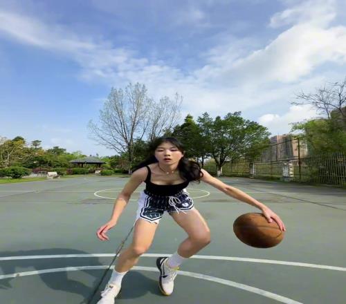 看着有点实力，敢背打我不