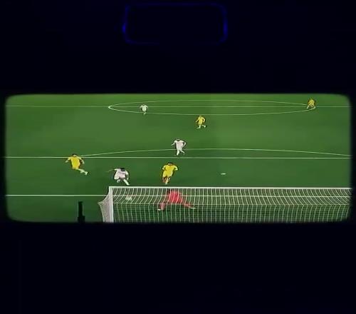 安切洛蒂晒皇马欧冠逆转时刻配文：HalaMadrid