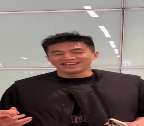 眼睛恢复不错！郭艾伦落地长沙准备录制综艺节目