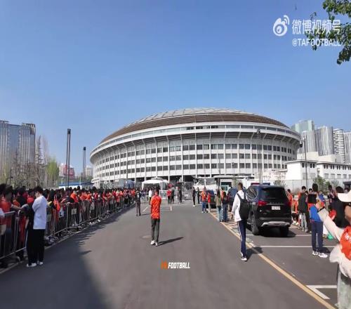 京鲁大战的排面！5000+鲁蜜已经到达工体