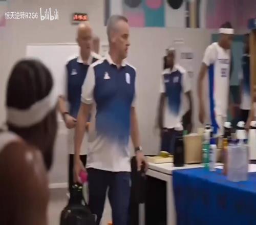 老将压阵！来感受一下巴图姆在法国更衣室里的震慑力！